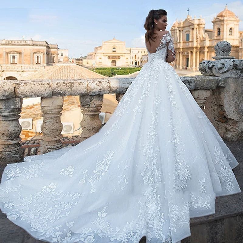 Retro Thin V-neck Long Sleeve Wedding Dress