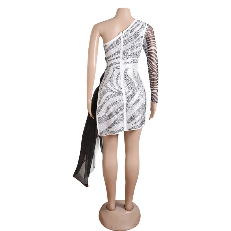 High-grade Black And White Hot Drilling Contrast Color Diagonal Collar Mini Dress